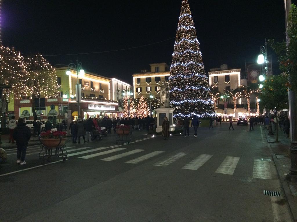 Готель La Casa Dell'Orologio - Main Square Сорренто Екстер'єр фото